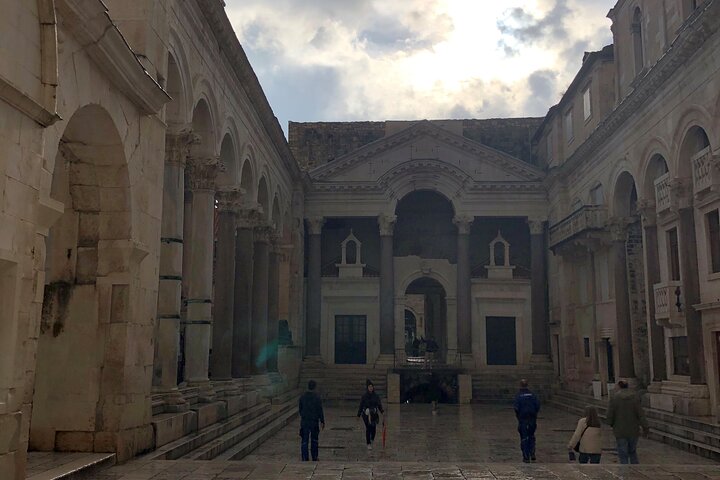Recorrido guiado a pie por el Palacio de Diocleciano y Split, Croacia, foto 28 | wizardtrip