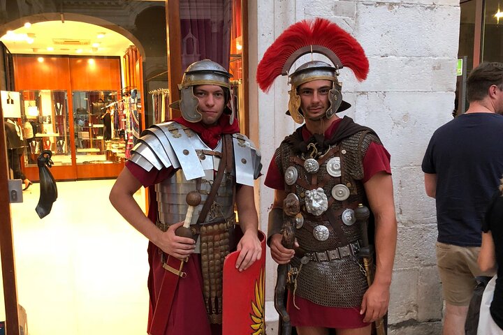 Recorrido guiado a pie por el Palacio de Diocleciano y Split, Croacia, foto 30 | wizardtrip