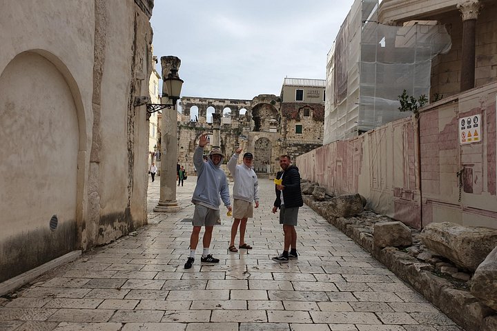 Recorrido guiado a pie por el Palacio de Diocleciano y Split, Croacia, foto 35 | wizardtrip