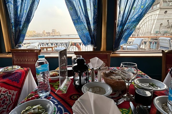 Profitez d'une croisière dîner de luxe sur le Nil au Caire avec spectacles et buffet, photo 12 | wizardtrip