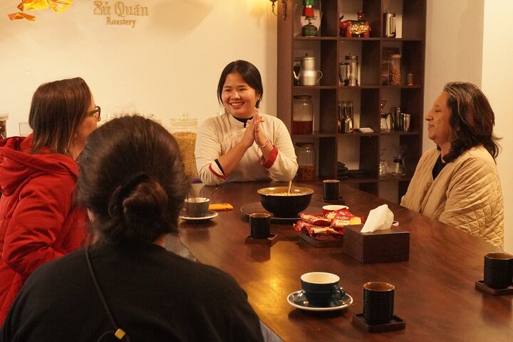 Apprenez à préparer du café vietnamien à Hanoï, dégustez des recettes et des liqueurs uniques lors d'un atelier culturel, photo 8 | wizardtrip