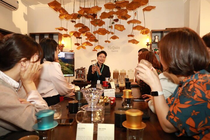 Apprenez à préparer du café vietnamien à Hanoï, dégustez des recettes et des liqueurs uniques lors d'un atelier culturel, photo 18 | wizardtrip