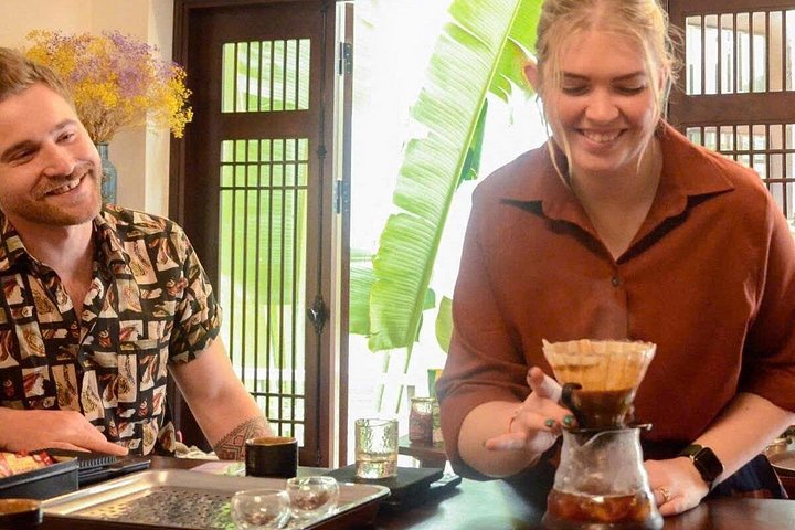 Apprenez à préparer du café vietnamien à Hanoï, dégustez des recettes et des liqueurs uniques lors d'un atelier culturel, photo 19 | wizardtrip