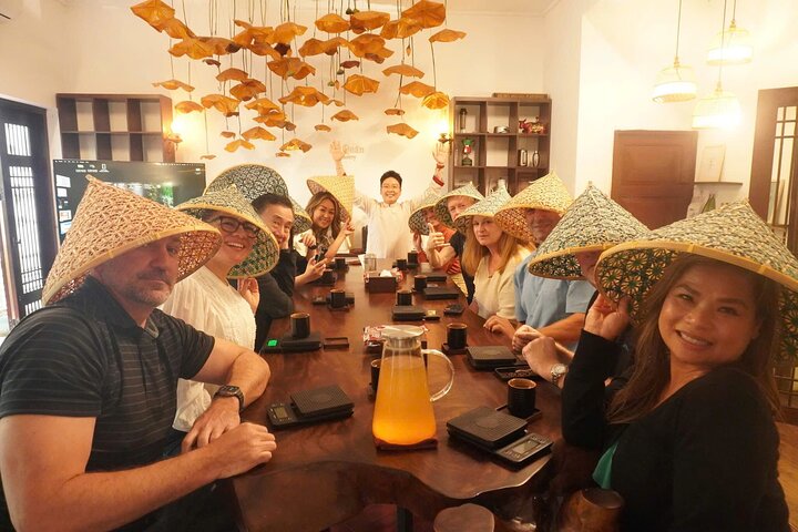 Apprenez à préparer du café vietnamien à Hanoï, dégustez des recettes et des liqueurs uniques lors d'un atelier culturel, photo 25 | wizardtrip