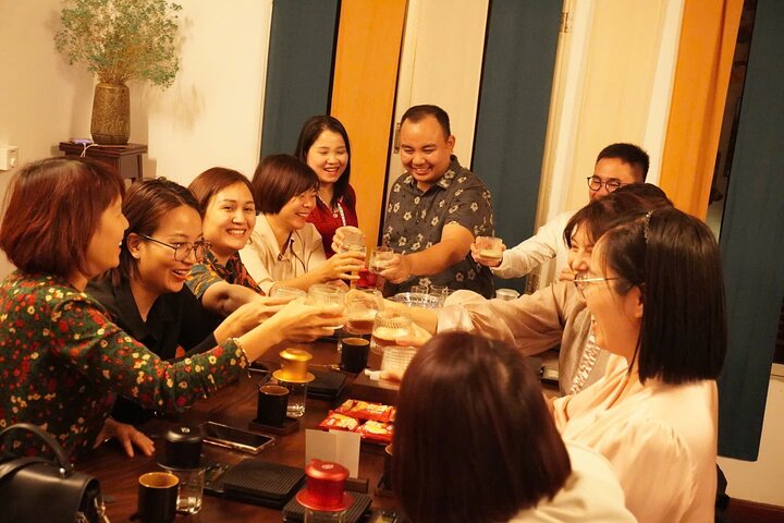 Apprenez à préparer du café vietnamien à Hanoï, dégustez des recettes et des liqueurs uniques lors d'un atelier culturel, photo 28 | wizardtrip
