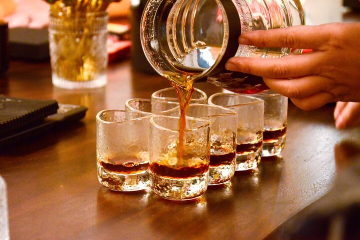 Apprenez à préparer du café vietnamien à Hanoï, dégustez des recettes et des liqueurs uniques lors d'un atelier culturel, photo 29 | wizardtrip
