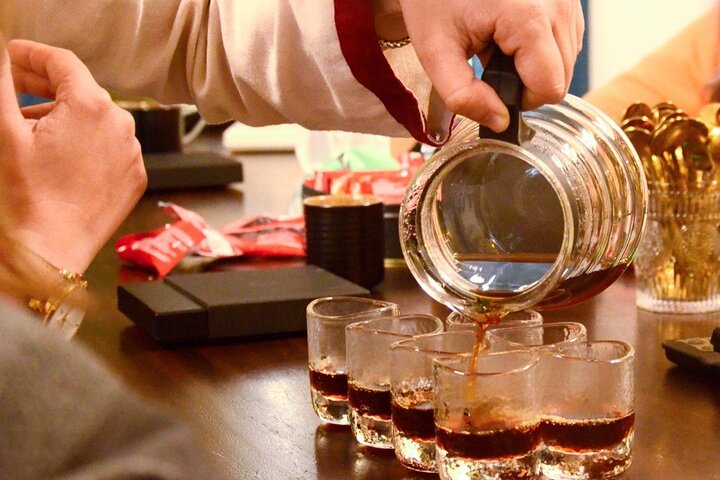 Apprenez à préparer du café vietnamien à Hanoï, dégustez des recettes et des liqueurs uniques lors d'un atelier culturel, photo 35 | wizardtrip