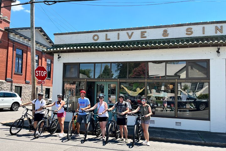 Utforska Nashvilles livliga stadsdelar och landmärken på en spännande elcykeltur, foto 7 | wizardtrip