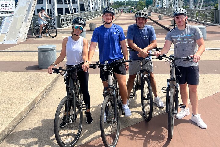 Utforska Nashvilles livliga stadsdelar och landmärken på en spännande elcykeltur, foto 9 | wizardtrip