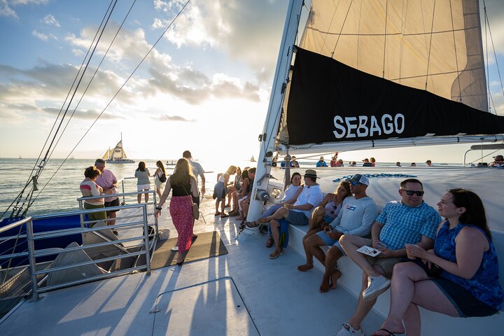 Profitez d'une croisière spectaculaire au coucher du soleil à Key West à bord d'un catamaran moderne, avec bar à volonté et musique live, photo 19 | wizardtrip