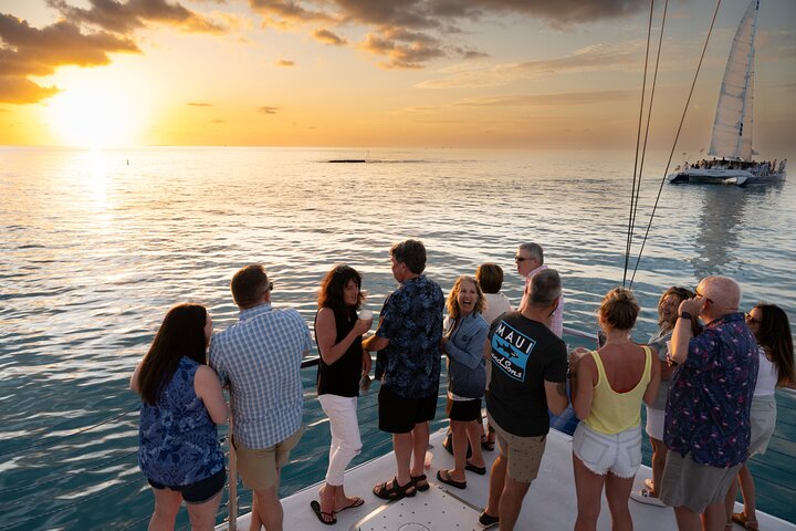 Genießen Sie eine luxuriöse Sonnenuntergangsfahrt in Key West, beobachten Sie Delfine bei einem Glas Wein und genießen Sie Tapas, Foto 6 | wizardtrip