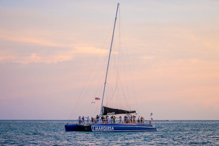 Genießen Sie eine luxuriöse Sonnenuntergangsfahrt in Key West, beobachten Sie Delfine bei einem Glas Wein und genießen Sie Tapas, Foto 20 | wizardtrip
