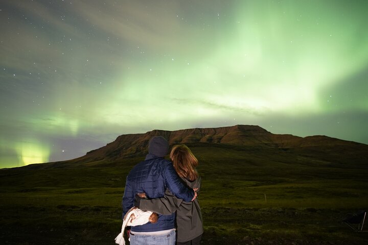 Kleingruppen-Nordlichter-Tour ab Reykjavik, Island, mit professioneller Fotografie und Wikinger-Requisiten, Foto 6 | wizardtrip