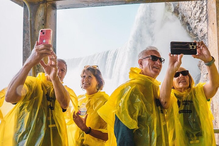 Erleben Sie die Niagara Fälle, Kanada mit einer Bootsfahrt und der Tour "Journey Behind the Falls", Foto 10 | wizardtrip
