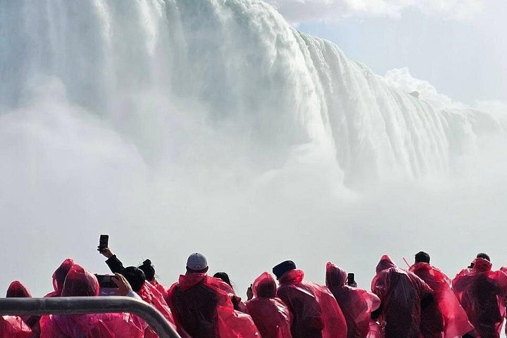 Erleben Sie die Niagara Fälle, Kanada mit einer Bootsfahrt und der Tour "Journey Behind the Falls", Foto 15 | wizardtrip