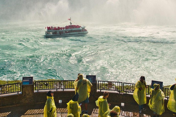 Erleben Sie die Niagara Fälle, Kanada mit einer Bootsfahrt und der Tour "Journey Behind the Falls", Foto 18 | wizardtrip