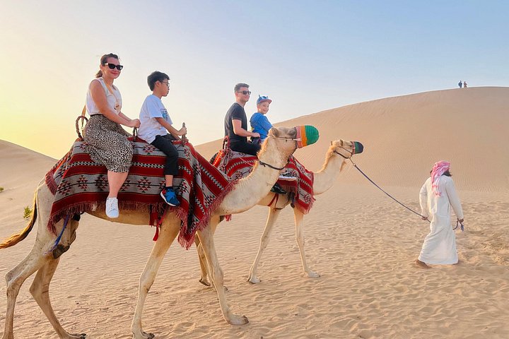 Oplev en ørkensafari i Abu Dhabi med dune bashing, kamelridt, BBQ-middag og live shows, foto 6 | wizardtrip