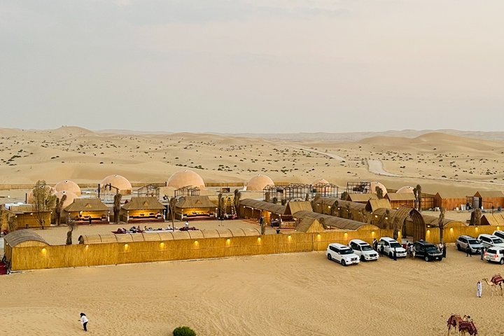 Oplev en ørkensafari i Abu Dhabi med dune bashing, kamelridt, BBQ-middag og live shows, foto 7 | wizardtrip