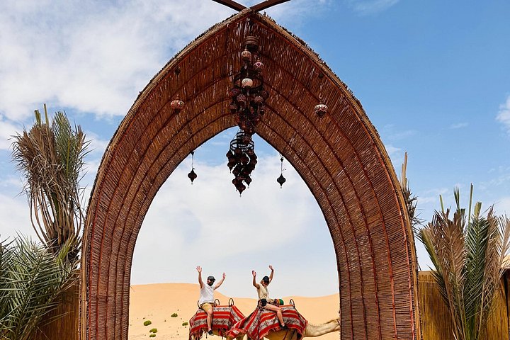 Oplev en ørkensafari i Abu Dhabi med dune bashing, kamelridt, BBQ-middag og live shows, foto 8 | wizardtrip