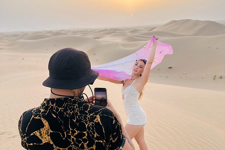 Oplev en ørkensafari i Abu Dhabi med dune bashing, kamelridt, BBQ-middag og live shows, foto 15 | wizardtrip