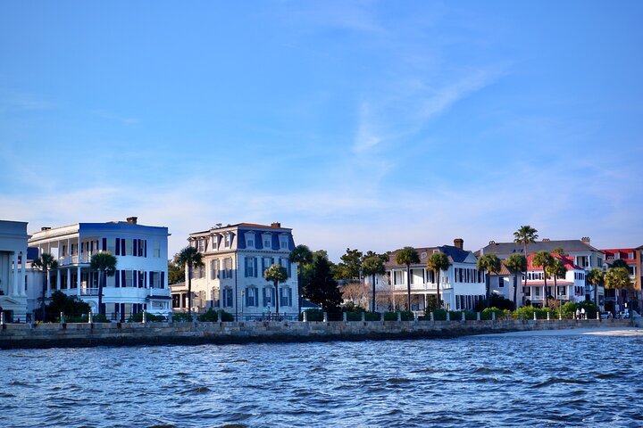 Charleston havs solnedgangscruise på en katamaran, med udsigt over skyline og vartegn, foto 8 | wizardtrip