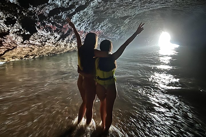 Kayak tour exploring the stunning Benagil sea caves and beaches near Portimão, Portugal, photo 9 | wizardtrip