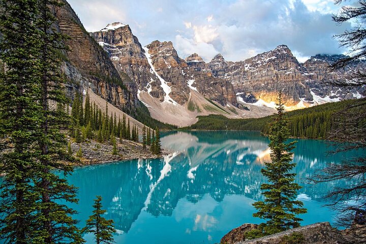 Lake Louise, Moraine Lake, Banff Tour from Calgary/Canmore/Banff | wizardtrip