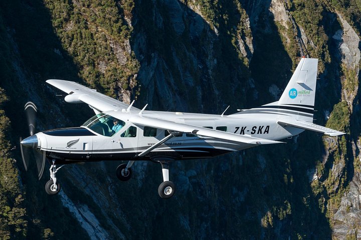 Milford Sound Flug & Kreuzfahrt ab Queenstown (Mittagessen inklusive) | wizardtrip