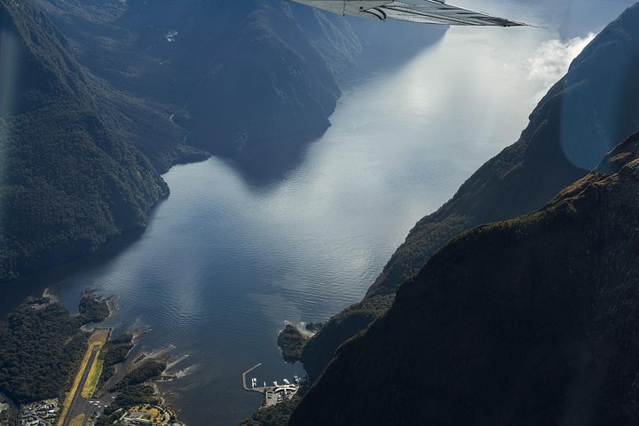 Volo panoramico e crociera su Milford Sound, Nuova Zelanda, con fiordi, montagne e cascate, foto 8 | wizardtrip