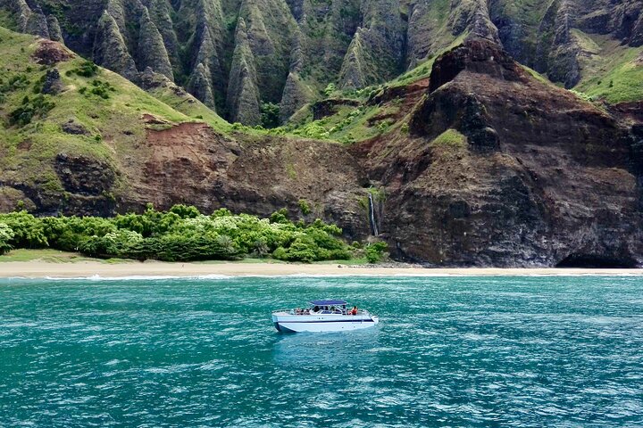 Kauai: Na Pali Coast Power Catamaran Tour | wizardtrip