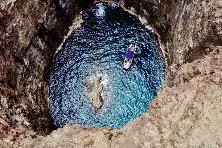 Tour in catamarano a potenza lungo l'imponente Na Pali Coast a Kauai, Hawaii, con opportunità di snorkeling e avvistamento di fauna selvatica, foto 7 | wizardtrip