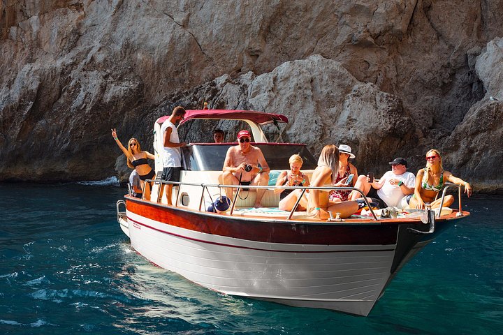 Bådtur rundt om Capri øen fra Sorrento, udforskning af grotter og nydelse af fritid, foto 8 | wizardtrip
