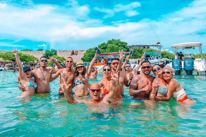 Passeio de barco em festa para saltar de ilha em ilha, apenas para adultos, em Cartagena, com 5 paragens, música e clubes de praia, foto 8 | wizardtrip