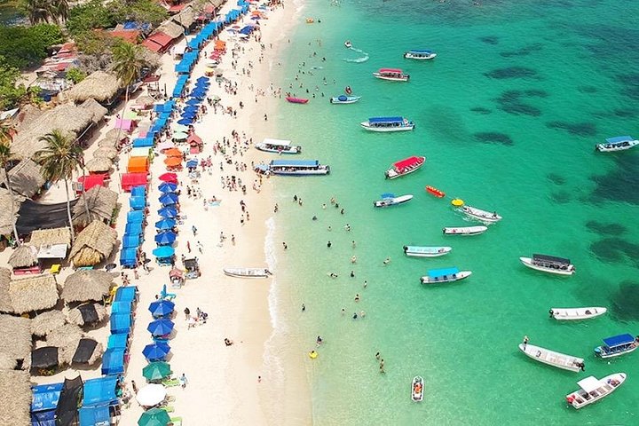 Passeio de barco em festa para saltar de ilha em ilha, apenas para adultos, em Cartagena, com 5 paragens, música e clubes de praia, foto 9 | wizardtrip
