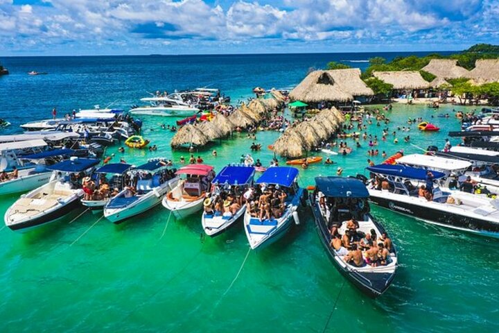 Passeio de barco em festa para saltar de ilha em ilha, apenas para adultos, em Cartagena, com 5 paragens, música e clubes de praia, foto 13 | wizardtrip