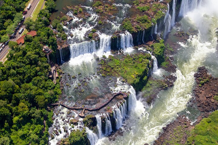 Experience the majestic Iguaçu Falls on both the Brazilian and Argentine sides with a guided small-group tour, photo 8 | wizardtrip