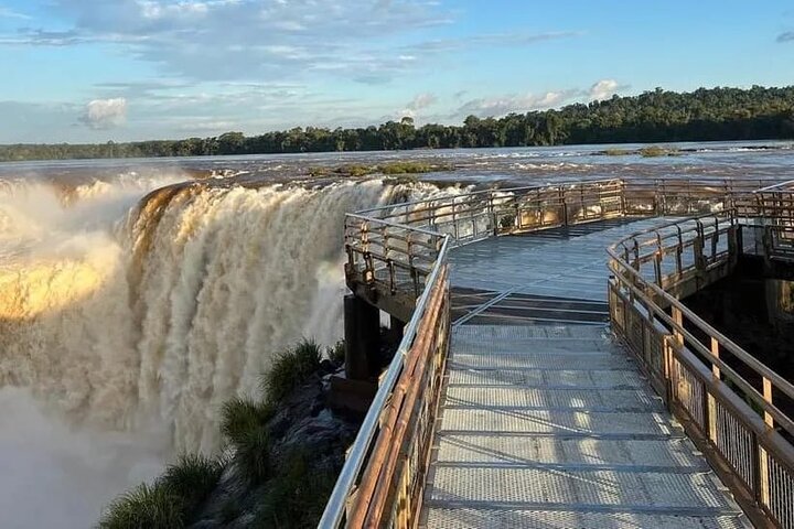 Experience the majestic Iguaçu Falls on both the Brazilian and Argentine sides with a guided small-group tour, photo 14 | wizardtrip