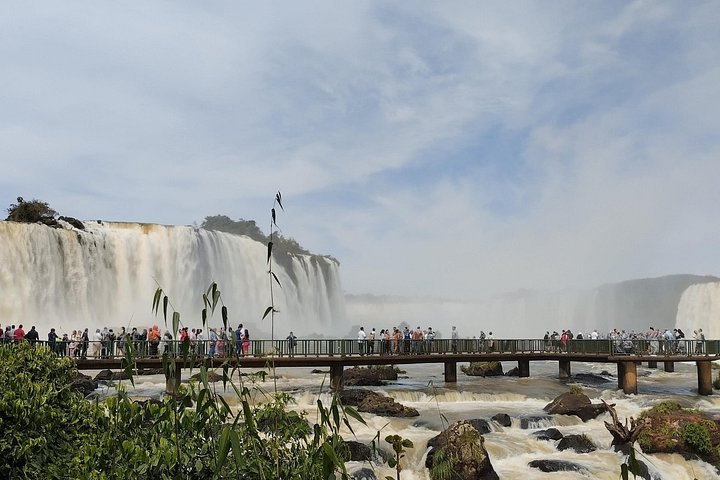 Experience the majestic Iguaçu Falls on both the Brazilian and Argentine sides with a guided small-group tour, photo 17 | wizardtrip