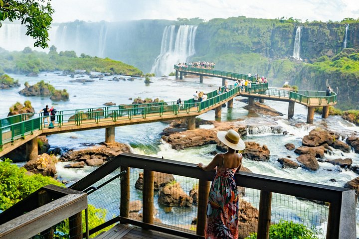 Experience the majestic Iguaçu Falls on both the Brazilian and Argentine sides with a guided small-group tour, photo 23 | wizardtrip