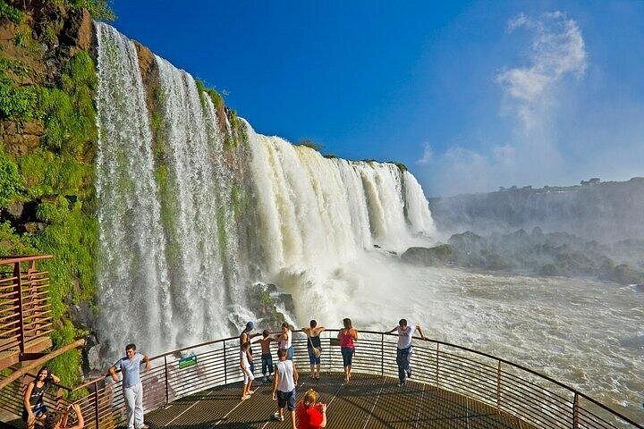 Experience the majestic Iguaçu Falls on both the Brazilian and Argentine sides with a guided small-group tour, photo 24 | wizardtrip