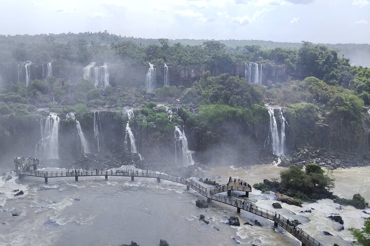 Experience the majestic Iguaçu Falls on both the Brazilian and Argentine sides with a guided small-group tour, photo 30 | wizardtrip