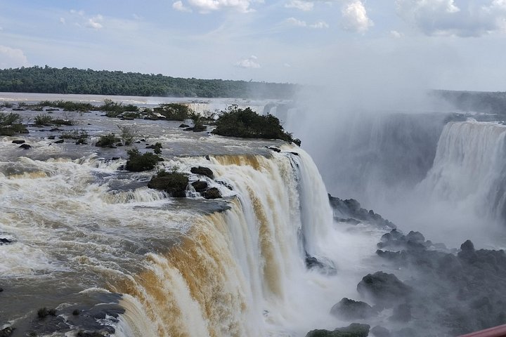 Experience the majestic Iguaçu Falls on both the Brazilian and Argentine sides with a guided small-group tour, photo 31 | wizardtrip
