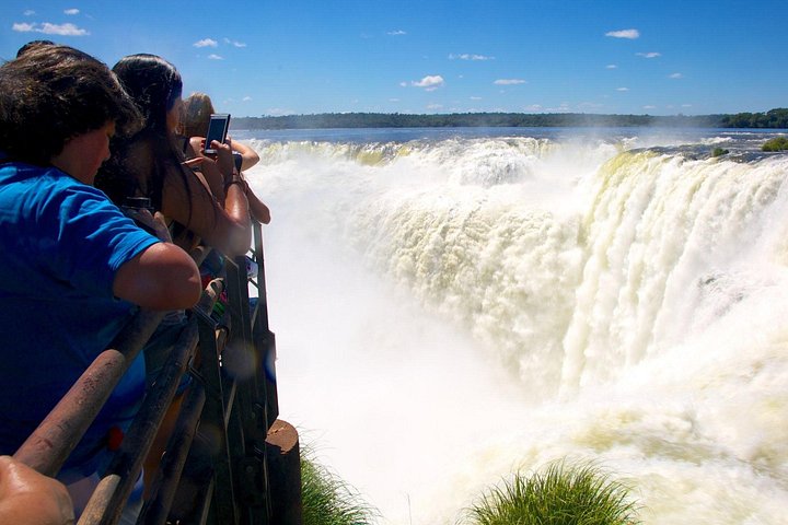 Experience the majestic Iguaçu Falls on both the Brazilian and Argentine sides with a guided small-group tour, photo 47 | wizardtrip