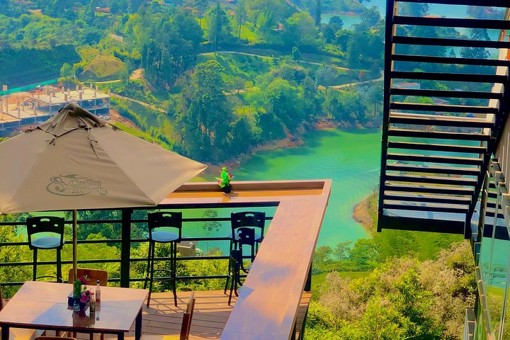 Tour de día completo a Guatapé desde Medellín, con la Piedra del Peñol, paseo en barco y comidas locales, foto 6 | wizardtrip