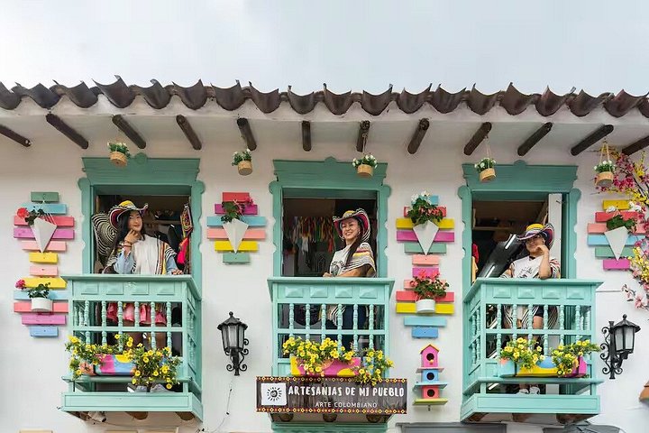 Tour de día completo a Guatapé desde Medellín, con la Piedra del Peñol, paseo en barco y comidas locales, foto 8 | wizardtrip