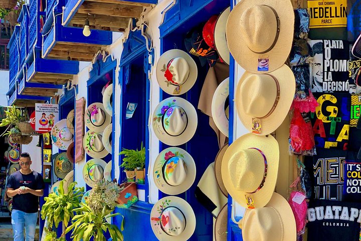 Tour de día completo a Guatapé desde Medellín, con la Piedra del Peñol, paseo en barco y comidas locales, foto 10 | wizardtrip