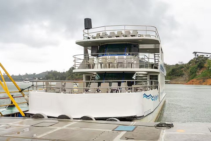 Tour de día completo a Guatapé desde Medellín, con la Piedra del Peñol, paseo en barco y comidas locales, foto 11 | wizardtrip