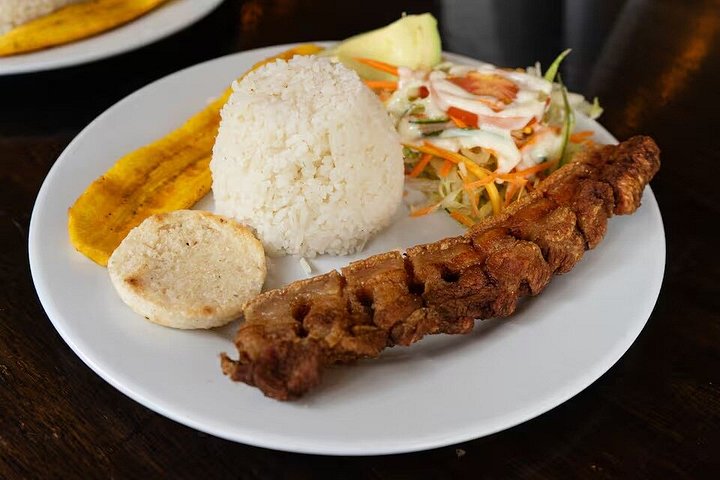 Tour de día completo a Guatapé desde Medellín, con la Piedra del Peñol, paseo en barco y comidas locales, foto 12 | wizardtrip