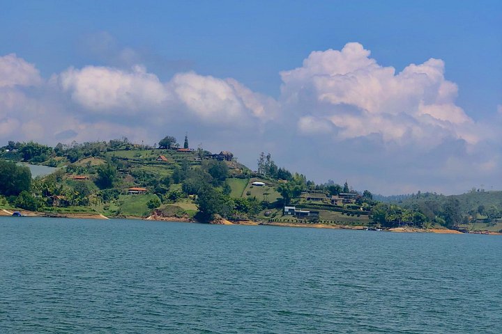 Tour de día completo a Guatapé desde Medellín, con la Piedra del Peñol, paseo en barco y comidas locales, foto 20 | wizardtrip