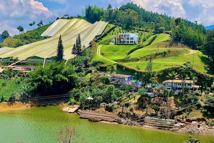 Tour de día completo a Guatapé desde Medellín, con la Piedra del Peñol, paseo en barco y comidas locales, foto 24 | wizardtrip